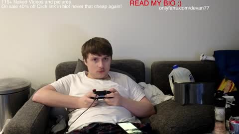 Snapshot of devantheplug chatting on December 13, 11:34 am Devan online show from December 13, 11:34 am