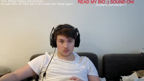 Snapshot of devantheplug chatting on December 15, 5:31 pm Devan online show from December 15, 5:31 pm