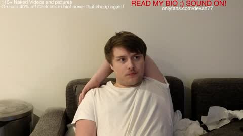 Snapshot of devantheplug chatting on December 16, 1:10 am Devan online show from December 16, 1:10 am