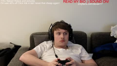 Snapshot of devantheplug chatting on December 16, 12:06 pm Devan online show from December 16, 12:06 pm