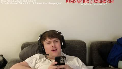 Snapshot of devantheplug chatting on December 24, 7:06 am Devan online show from December 24, 7:06 am