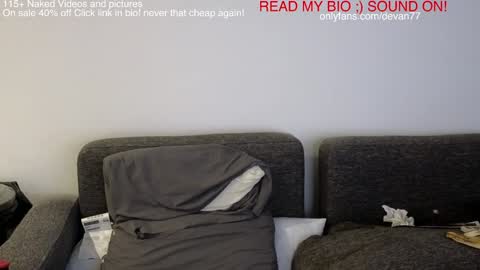 Snapshot of devantheplug chatting on December 24, 10:11 am Devan online show from December 24, 10:11 am