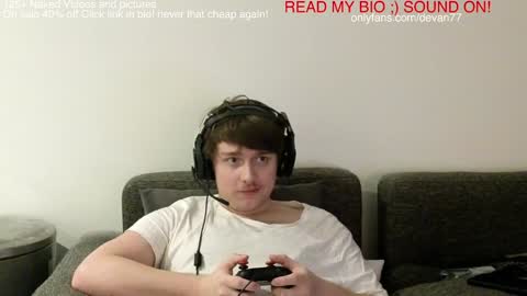 Snapshot of devantheplug chatting on December 30, 7:26 am Devan online show from December 30, 7:26 am