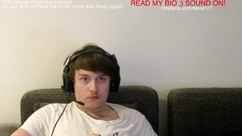 Snapshot of devantheplug chatting on December 30, 10:32 am Devan online show from December 30, 10:32 am