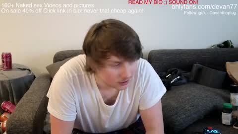 Snapshot of devantheplug chatting on March 10, 5:07 pm Devan online show from March 10, 5:07 pm