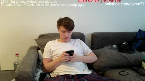 Snapshot of devantheplug chatting on April 7, 3:34 pm Devan online show from April 7, 3:34 pm