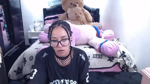 Snapshot of devi_black_13_ chatting on April 5, 12:30 am devi_black_13_ online show from April 5, 12:30 am