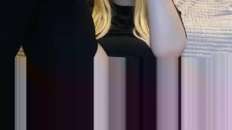 Snapshot of devil_doesnt_wear_panties chatting on February 21, 6:09 pm Lynn online show from February 21, 6:09 pm