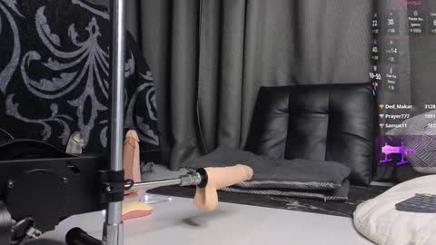 Snapshot of devil_s_bride chatting on January 24, 6:03 am devil_s_bride online show from January 24, 6:03 am