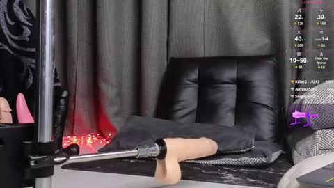 Snapshot of devil_s_bride chatting on January 28, 9:41 am devil_s_bride online show from January 28, 9:41 am