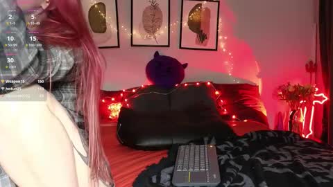 Snapshot of devil_s_bride chatting on September 28, 4:23 pm devil_s_bride online show from September 28, 4:23 pm