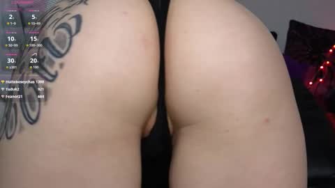 Snapshot of devil_s_bride chatting on October 21, 12:22 am devil_s_bride online show from October 21, 12:22 am