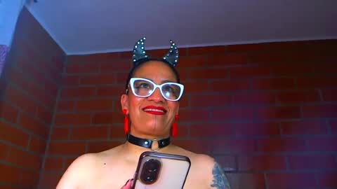 Snapshot of devil_taylorx chatting on June 25, 12:43 am devil_taylorx online show from June 25, 12:43 am
