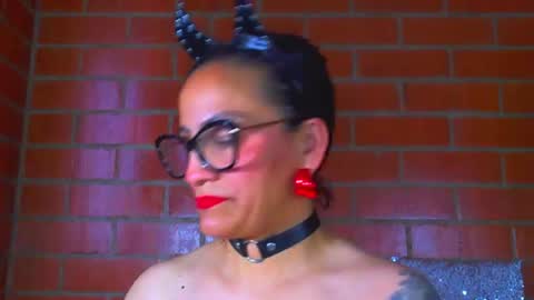 Snapshot of devil_taylorx chatting on July 28, 7:39 pm devil_taylorx online show from July 28, 7:39 pm