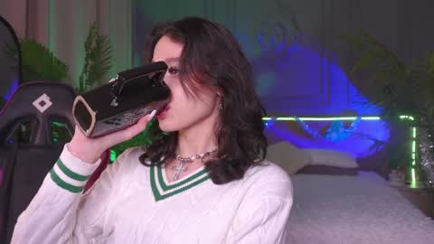 devilinee online show from December 8, 7:58 am