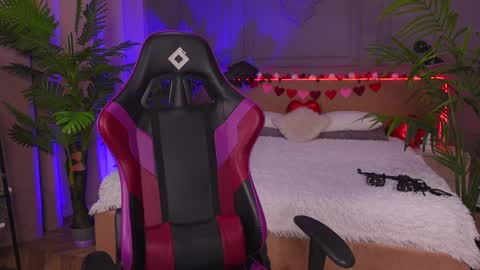 devilinee online show from February 5, 10:51 am