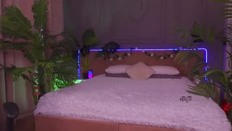 devilinee online show from February 27, 7:01 am