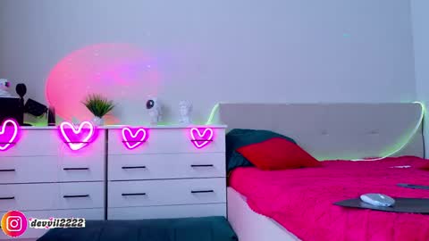 Devill2222 online show from April 18, 8:40 am