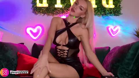 Devill2222 online show from June 6, 6:45 pm