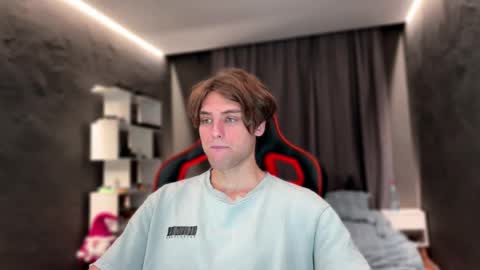 devilnut1 online show from November 13, 6:23 am