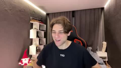 devilnut1 online show from December 2, 6:30 am