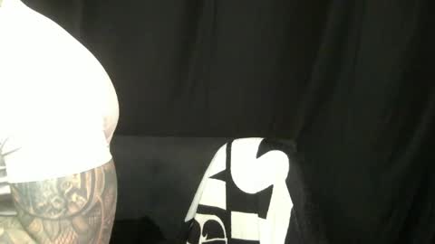 Snapshot of devilwithtats chatting on April 27, 9:51 am Lucian online show from April 27, 9:51 am