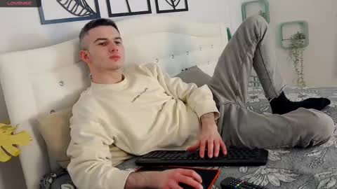 devin_ho online show from February 9, 7:41 pm