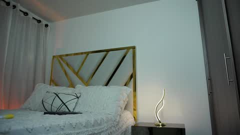 Devin Hunter online show from February 1, 11:48 pm