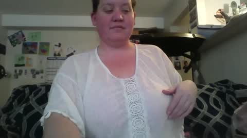 Snapshot of devine_vixen chatting on February 25, 4:42 pm devine_vixen online show from February 25, 4:42 pm