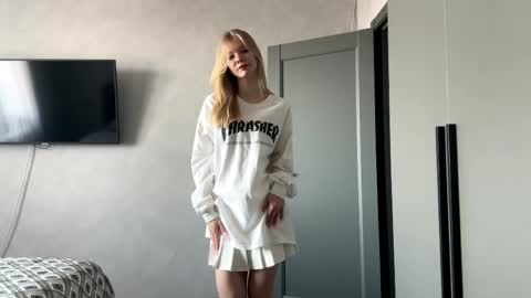 Snapshot of dewdropdoll chatting on April 24, 4:26 am dewdropdoll online show from April 24, 4:26 am