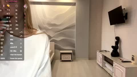 Snapshot of dewdropdoll chatting on May 15, 12:34 pm dewdropdoll online show from May 15, 12:34 pm
