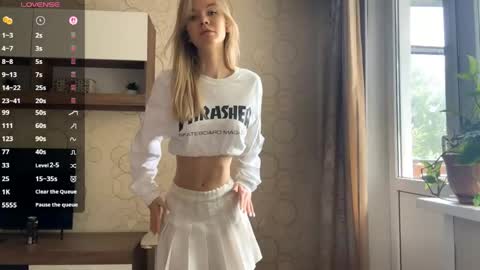 Snapshot of dewdropdoll chatting on May 16, 5:26 am dewdropdoll online show from May 16, 5:26 am