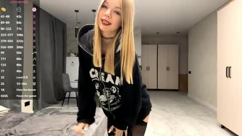 Snapshot of dewdropdoll chatting on May 26, 4:03 pm dewdropdoll online show from May 26, 4:03 pm