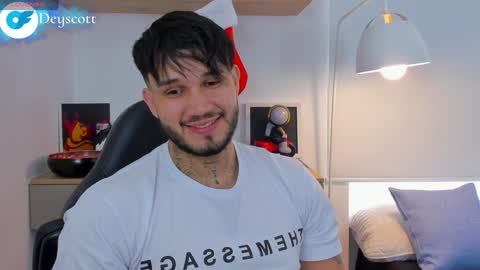 JULIAN online show from December 31, 5:07 pm