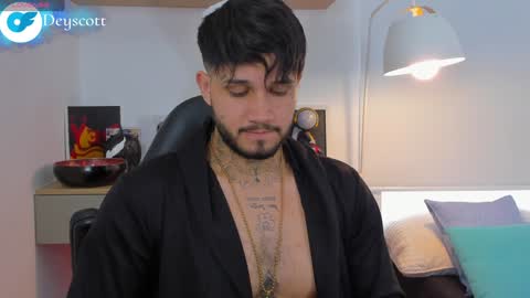 JULIAN online show from January 1, 8:15 pm