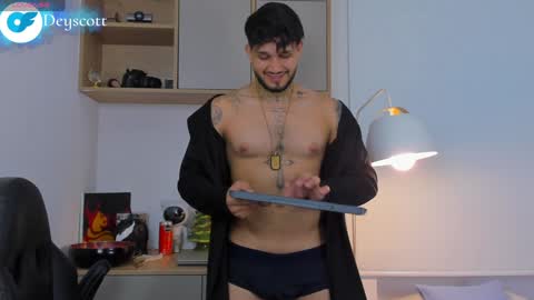 JULIAN online show from January 1, 11:18 pm