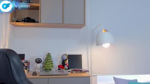 JULIAN online show from January 4, 8:59 pm