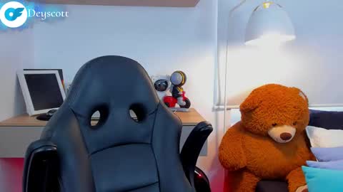 JULIAN online show from February 19, 9:14 pm