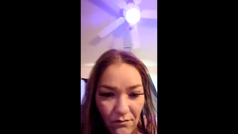 Snapshot of dezlyn chatting on December 21, 5:09 pm dezlyn online show from December 21, 5:09 pm