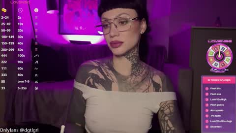 dgtlgrl online show from October 8, 3:31 pm