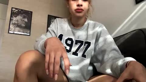 Dhalia online show from November 24, 10:48 am