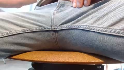 Snapshot of dhrobbert chatting on April 7, 8:59 am Robbert online show from April 7, 8:59 am