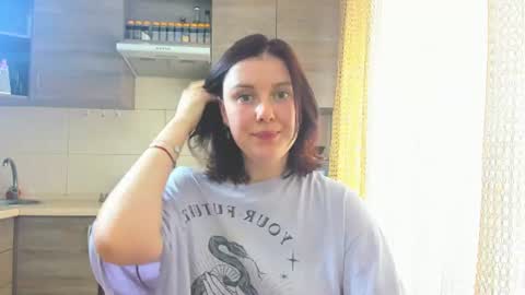 Snapshot of di_fetish chatting on August 6, 5:53 am Dina online show from August 6, 5:53 am