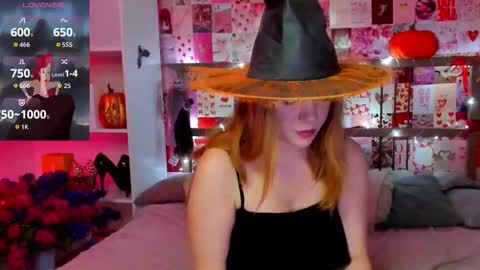 Snapshot of di_fox chatting on November 1, 1:40 am Di Fox online show from November 1, 1:40 am