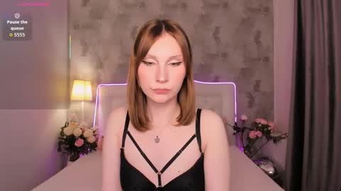 Snapshot of di_moore chatting on October 5, 6:12 am I EEO my schedule this week Thu - Sat 23000800 Sun 08001600 UTC3 online show from October 5, 6:12 am