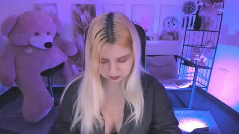 Dia online show from December 13, 7:53 pm