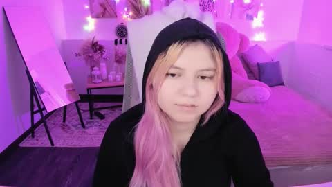 Dia online show from March 8, 7:39 pm