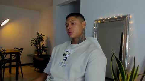 Snapshot of diagostone chatting on December 23, 2:24 am Diego online show from December 23, 2:24 am