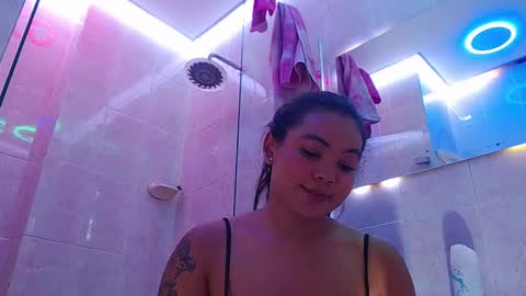 Snapshot of diamond_canela chatting on December 14, 8:45 am diamond_canela online show from December 14, 8:45 am