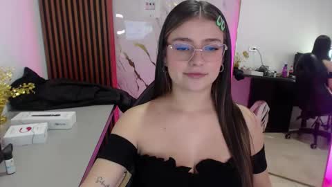 diamond_juliana_ online show from April 18, 4:05 am